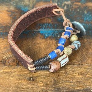 Jes MaHarry unisex leather and lapis “Many Roads” bracelet. New in box!